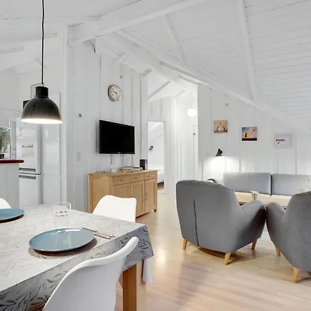 Three-bedroom In Casa vacanze *