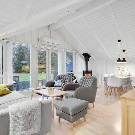 Three-bedroom In Casa vacanze *